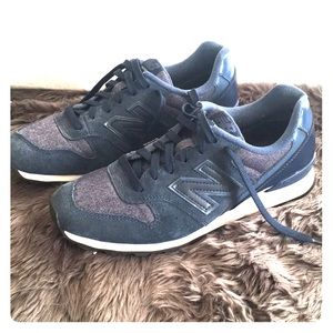 Navy New Balance 696